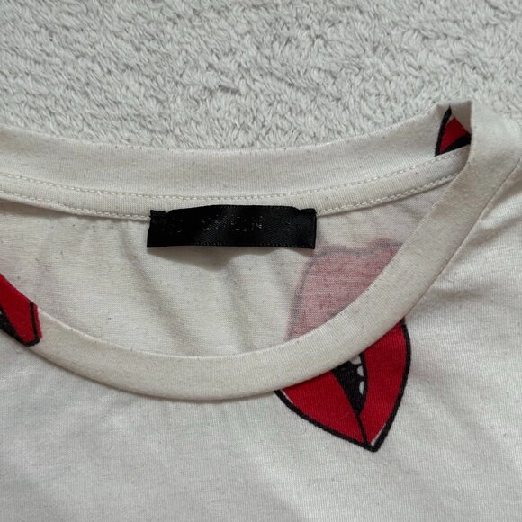 SHEIN Red Lipstick Graphic Tee - Picture 2 of 2